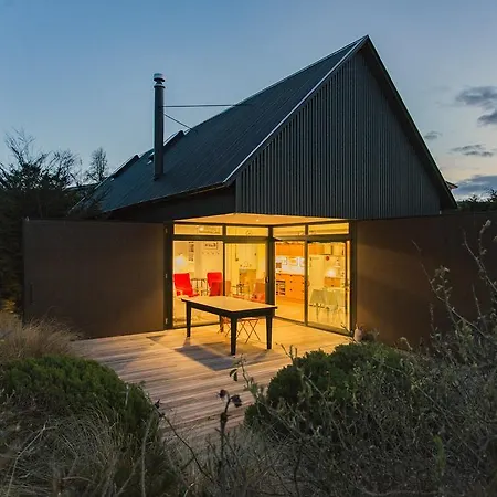 The Black House With Stunning Outdoor Bath Lake Tekapo Exterior photo