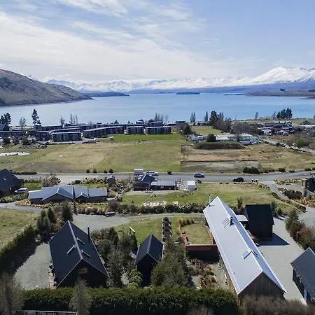 The Black House With Stunning Outdoor Bath Lake Tekapo Exterior photo