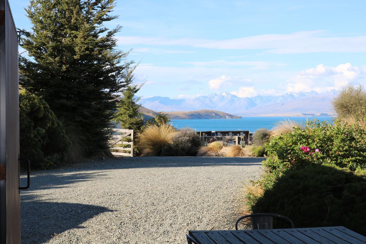The Black House With Stunning Outdoor Bath Lake Tekapo