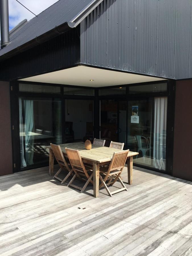 The Black House With Stunning Outdoor Bath Holiday home