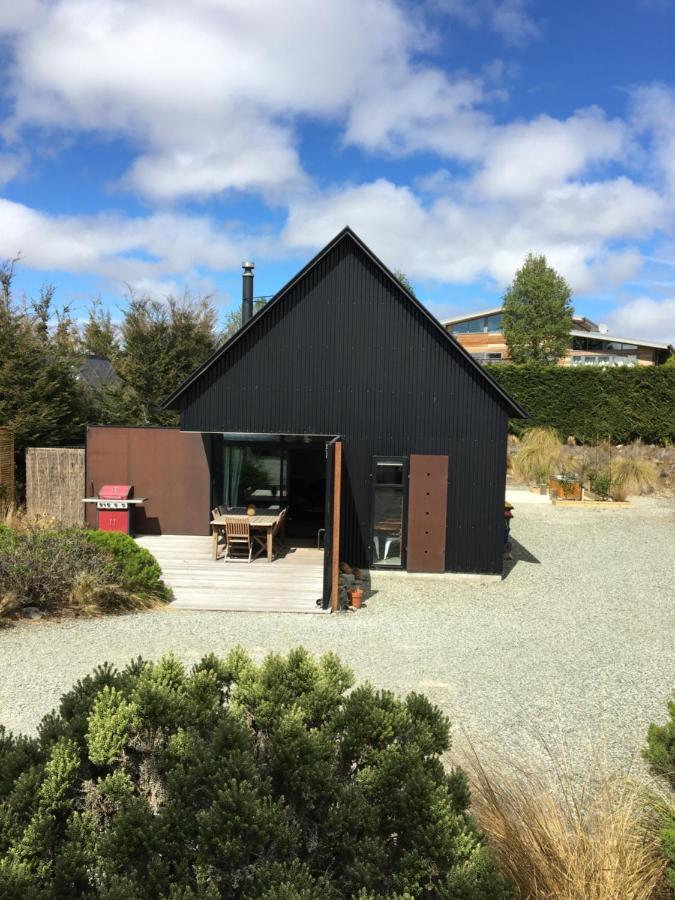 The Black House With Stunning Outdoor Bath *